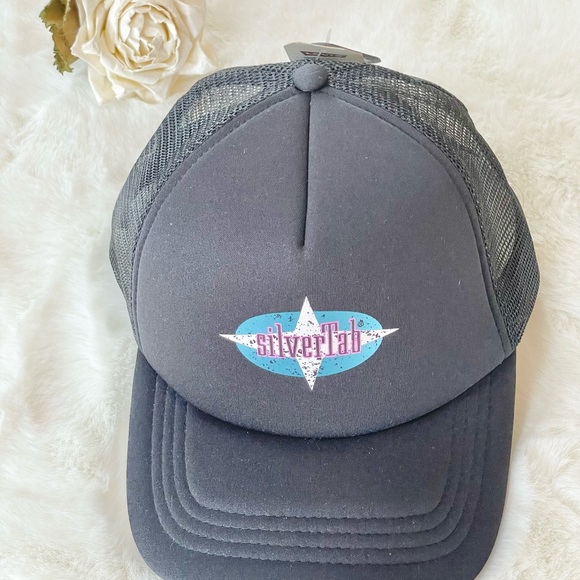 NWT LEVI’S SILVERTAB HAT BLACK with blue, pink & white Logo on front. Adjustable - Picture 2 of 5